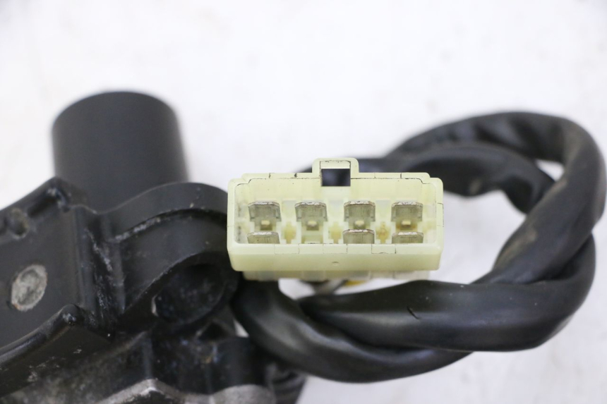 photo de ZESTAW ZAMKA I KLUCZYKA STACYJKI TRIUMPH SPRINT 900 (1995 - 1998) - Zbliżenie techniczne