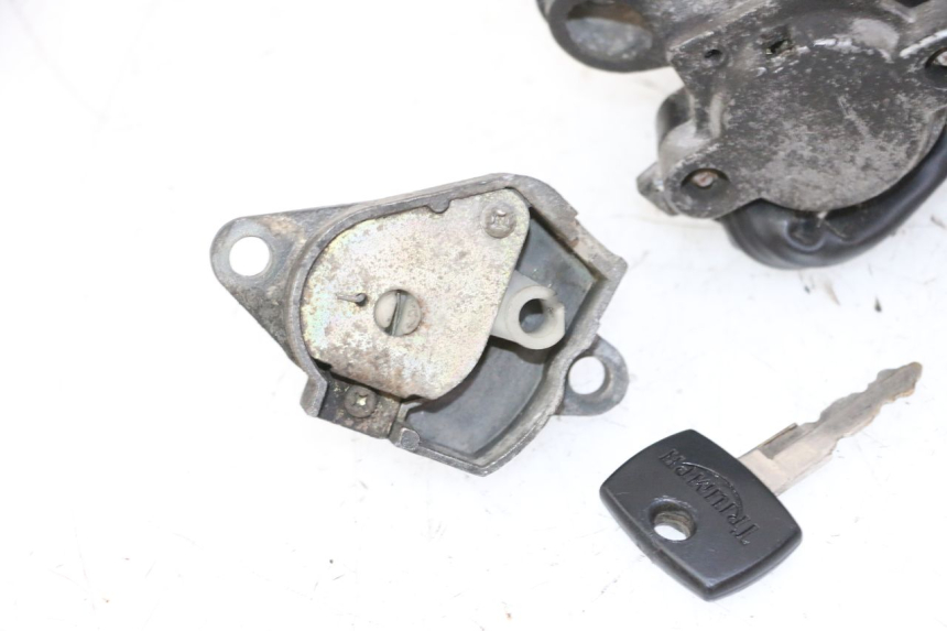 photo de ZESTAW ZAMKA I KLUCZYKA STACYJKI TRIUMPH SPRINT 900 (1995 - 1998) - Punkty mocowania