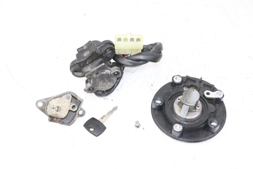 photo de ZESTAW ZAMKA I KLUCZYKA STACYJKI TRIUMPH SPRINT 900 (1995 - 1998) - Część sprawdzona