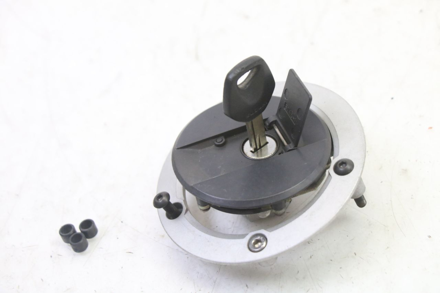 photo de ZESTAW ZAMKA I KLUCZYKA STACYJKI SUZUKI SV S 650 (2003 - 2009) - Oznaczenia i referencje