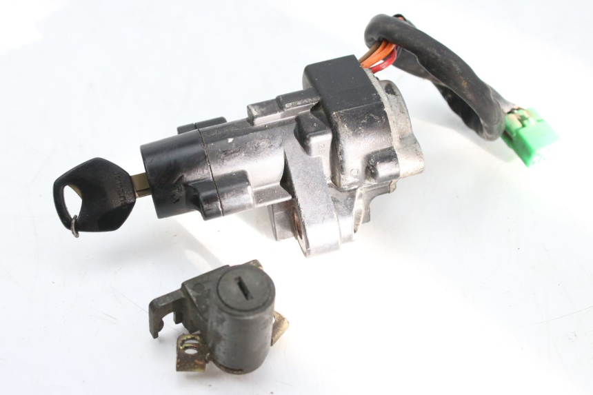 photo de ZESTAW ZAMKA I KLUCZYKA STACYJKI SUZUKI TLS TL S 1000 (1997 - 2001) - Punkty mocowania