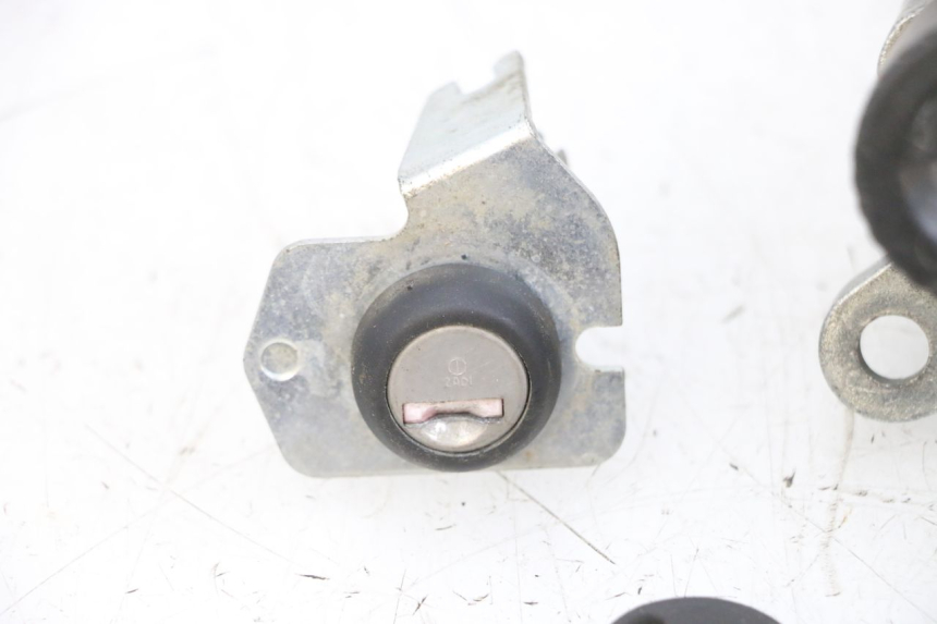 photo de ZESTAW ZAMKA I KLUCZYKA NEIMAN YAMAHA TZR 50 (2008 - 2016) - Widok produktu