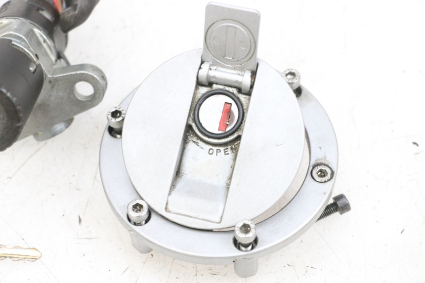 photo de ZESTAW ZAMKA I KLUCZYKA NEIMAN YAMAHA TZR 50 (2008 - 2016) - Stan powierzchni