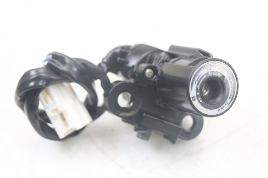 photo de ZESTAW ZAMKA I KLUCZYKA STACYJKI KAWASAKI VERSYS ABS 650 (2015 - 2018) - Inny kąt widzenia