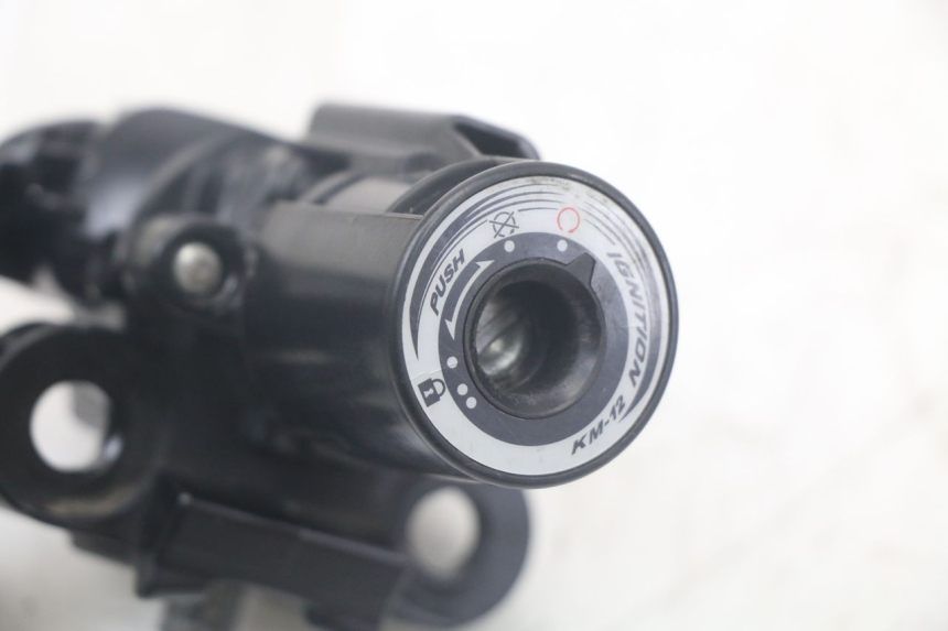 photo de ZESTAW ZAMKA I KLUCZYKA STACYJKI KAWASAKI VERSYS ABS 650 (2015 - 2018) - Zbliżenie techniczne