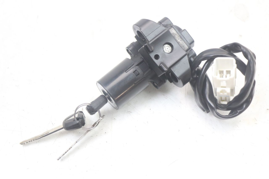 photo de ZESTAW ZAMKA I KLUCZYKA STACYJKI KAWASAKI VERSYS ABS 650 (2015 - 2018) - Punkty mocowania