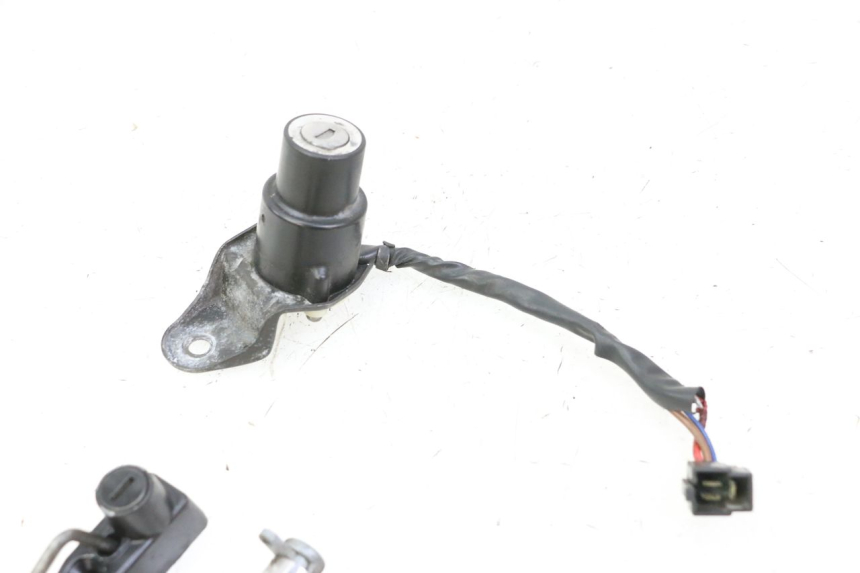 photo de ZESTAW ZAMKA I KLUCZYKA NEIMAN YAMAHA XV VIRAGO 535 (1988 - 2004) - Punkty mocowania