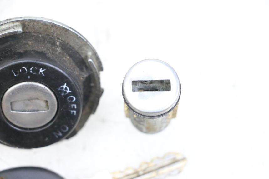 photo de ZESTAW ZAMKA I KLUCZYKA NEIMAN PIAGGIO ZIP 2T 50 (2009 - 2019) - Zoom stanu zużycia