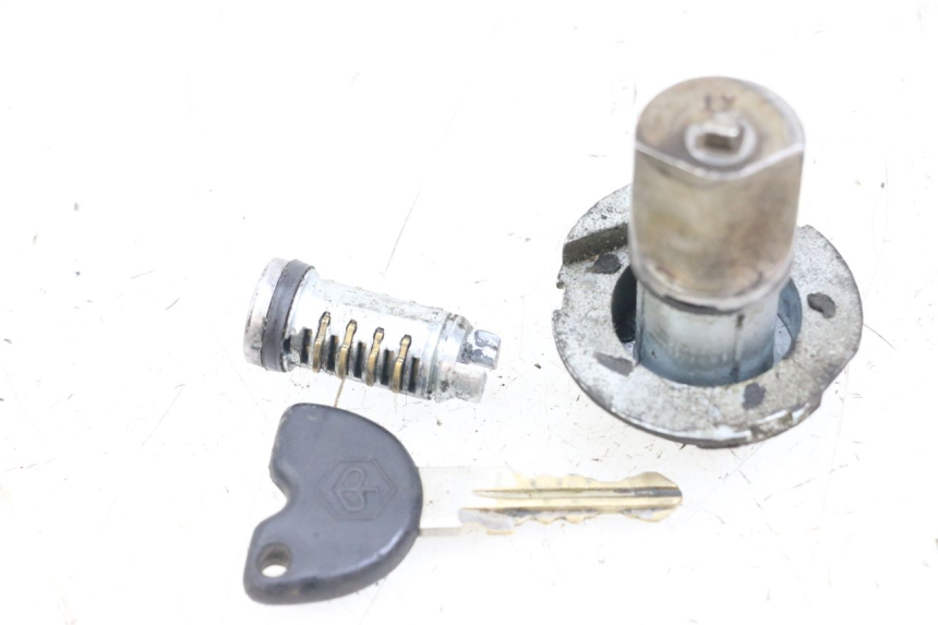 photo de ZESTAW ZAMKA I KLUCZYKA NEIMAN PIAGGIO ZIP 2T 50 (2009 - 2019) - Zoom stanu zużycia