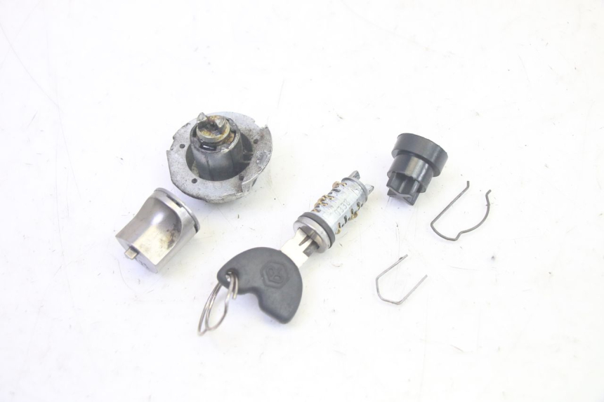 photo de ZESTAW ZAMKA I KLUCZYKA NEIMAN PIAGGIO ZIP 4T 50 (2018 - 2020) - Szczegół części