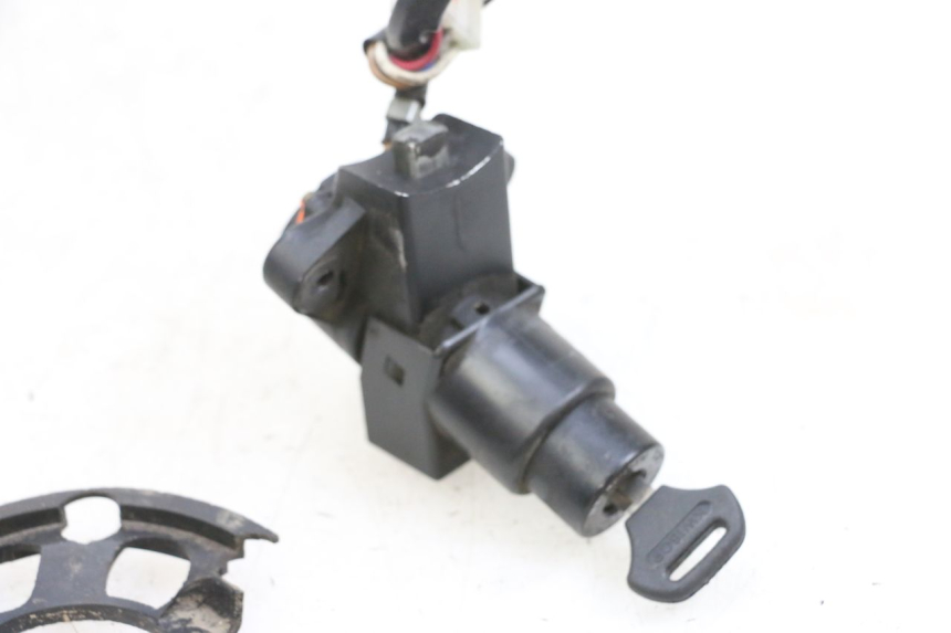 photo de ZESTAW ZAMKA I KLUCZYKA NEIMAN KAWASAKI ZR 7 750 (1999 - 2004) - Szczegół części