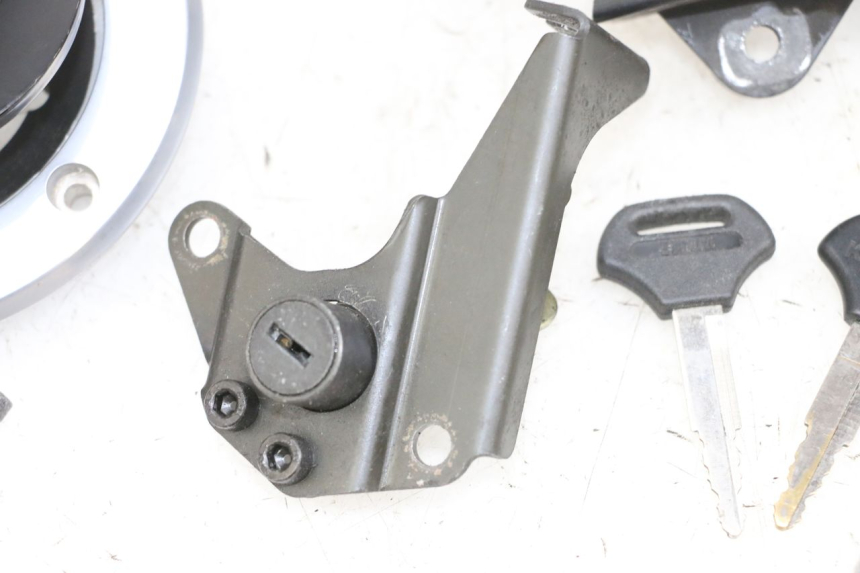 photo de ZESTAW ZAMKA I KLUCZYKA NEIMAN KAWASAKI ZR 7 750 (1999 - 2004) - Szczegóły charakterystyczne