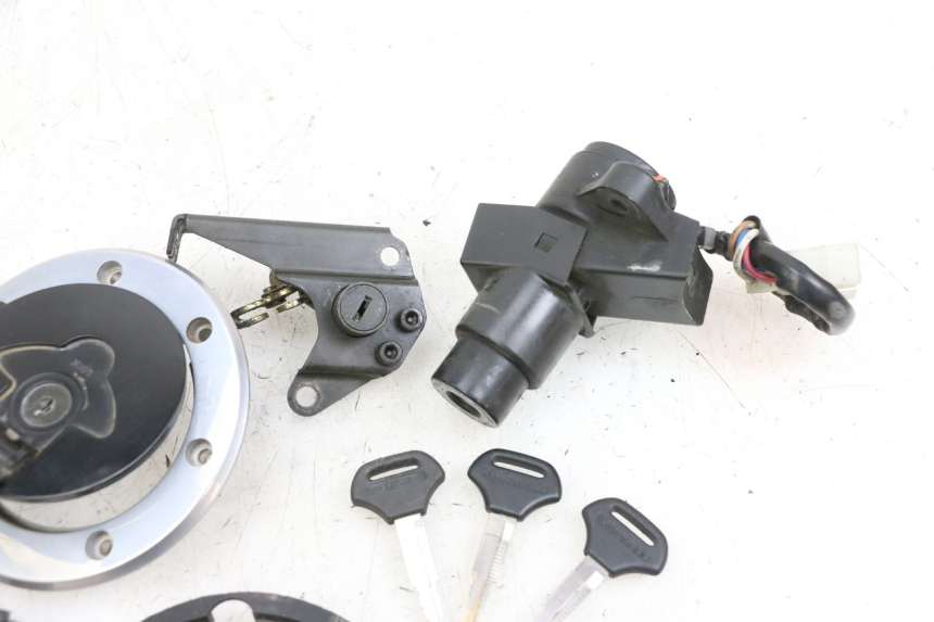 photo de ZESTAW ZAMKA I KLUCZYKA NEIMAN KAWASAKI ZR 7 750 (1999 - 2004) - Zoom stanu zużycia