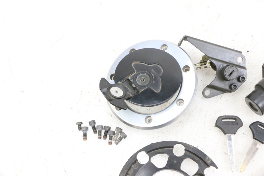 photo de ZESTAW ZAMKA I KLUCZYKA NEIMAN KAWASAKI ZR 7 750 (1999 - 2004) - Inny kąt widzenia