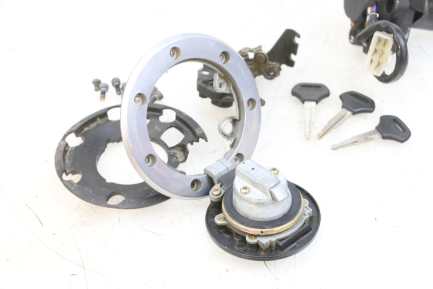 photo de ZESTAW ZAMKA I KLUCZYKA NEIMAN KAWASAKI ZR 7 750 (1999 - 2004) - Punkty mocowania