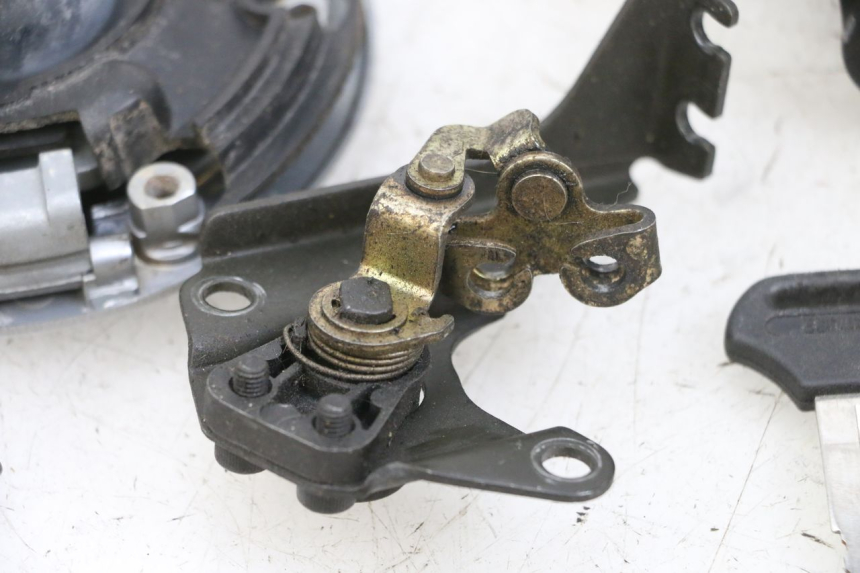 photo de ZESTAW ZAMKA I KLUCZYKA NEIMAN KAWASAKI ZR 7 750 (1999 - 2004) - Oznaczenia i referencje