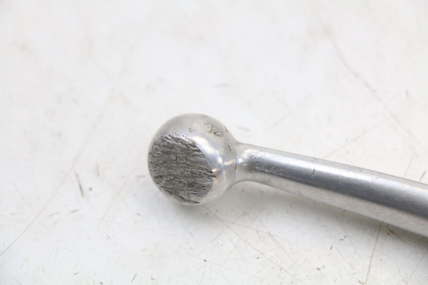 photo de PRAWY DŹWIGNIA HAMULCA SUZUKI GSX E 250 (1982 - 1983) - Zoom stanu zużycia