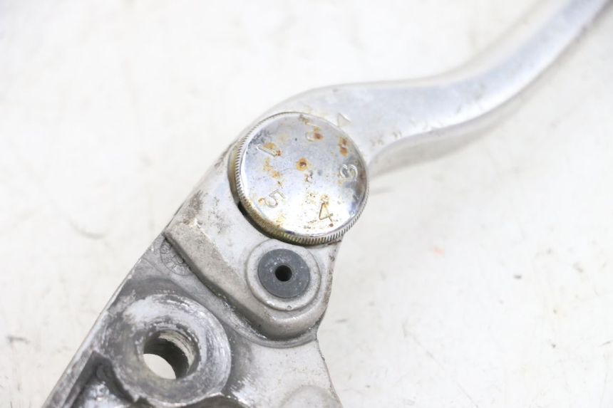 photo de PRAWY DŹWIGNIA HAMULCA YAMAHA TDM ABS 900 (2002 - 2014) - Zbliżenie techniczne