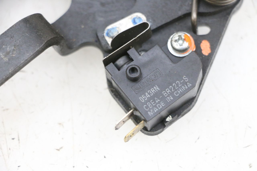 photo de DŹWIGNIA HAMULCA POSTOJOWEGO SUZUKI BURGMAN 650 (2013 - 2020) - Zbliżenie techniczne