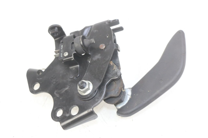 photo de DŹWIGNIA HAMULCA POSTOJOWEGO HONDA FJS SILVERWING SILVER WING 400 (2009 - 2016) - Inny kąt widzenia