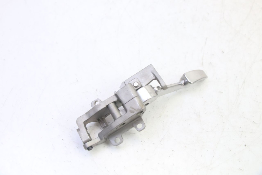 photo de DŹWIGNIA HAMULCA POSTOJOWEGO PIAGGIO MP3 HPE 310 (2024 - 2025) - Zbliżenie techniczne