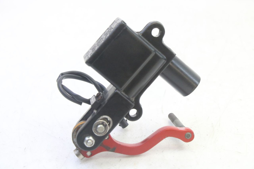 photo de DŹWIGNIA HAMULCA POSTOJOWEGO LIGIER PULSE 3 1 (2014 - 2020) - Zbliżenie techniczne