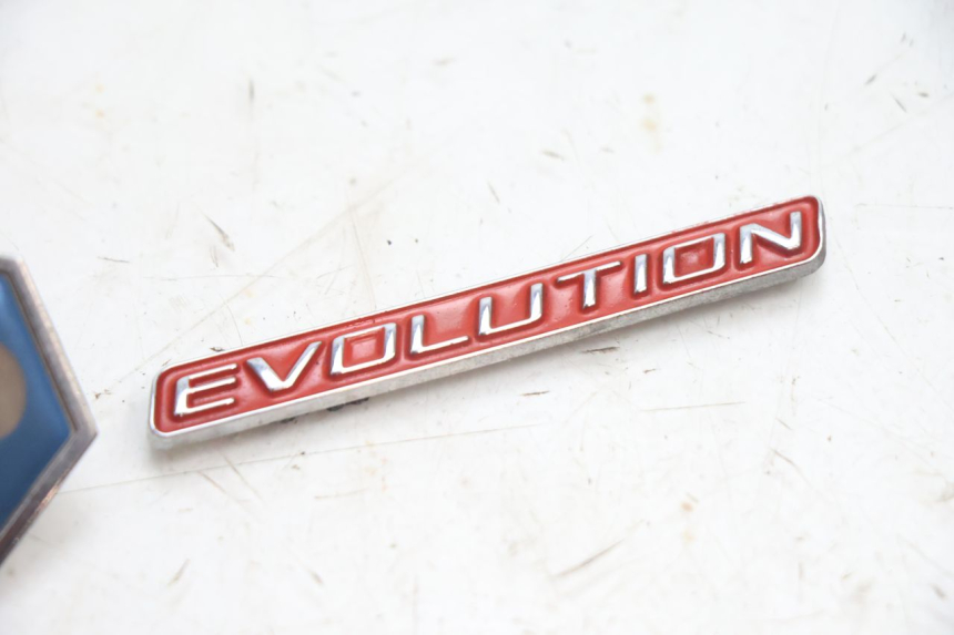 photo de LOGO MARKI PIAGGIO X9 EVOLUTION 125 (2003 - 2007) - Zoom stanu zużycia