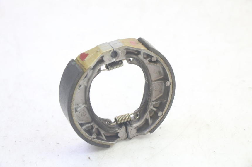 photo de SZCZĘKA HAMULCOWA PEUGEOT KISBEE 4T 50 (2018 - 2022) - Zoom stanu zużycia