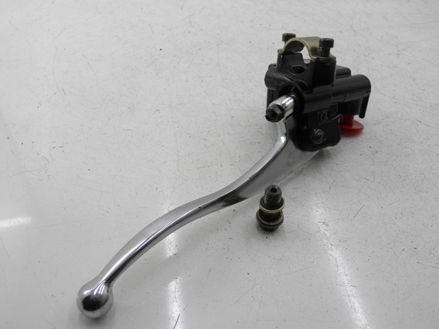 photo de POMPA HAMULCA TYLNEGO JM MOTOR S-MAX 125 (2010 - 2014) - Zbliżenie techniczne