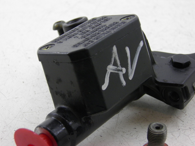 photo de POMPA HAMULCA TYLNEGO PIAGGIO XEVO - X EVO 125 (2010 - 2015) - Punkty mocowania