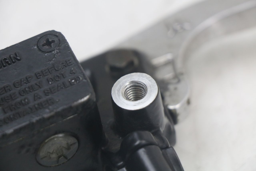 photo de POMPA HAMULCOWA PRZEDNIA QUADRO 3D S 350 (2013 - 2018) - Inny kąt widzenia