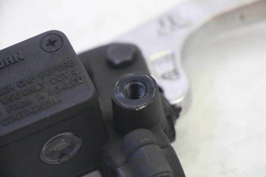 photo de POMPA HAMULCOWA PRZEDNIA QUADRO 4 4D 350 (2015 - 2018) - Inny kąt widzenia