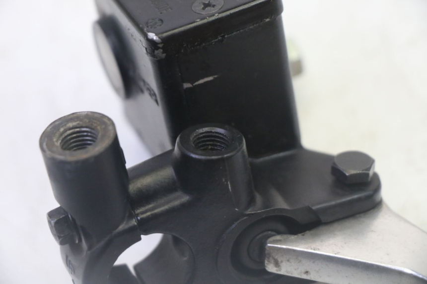 photo de POMPA HAMULCOWA PRZEDNIA SUZUKI BURGMAN 125 (2007 - 2014) - Zbliżenie techniczne