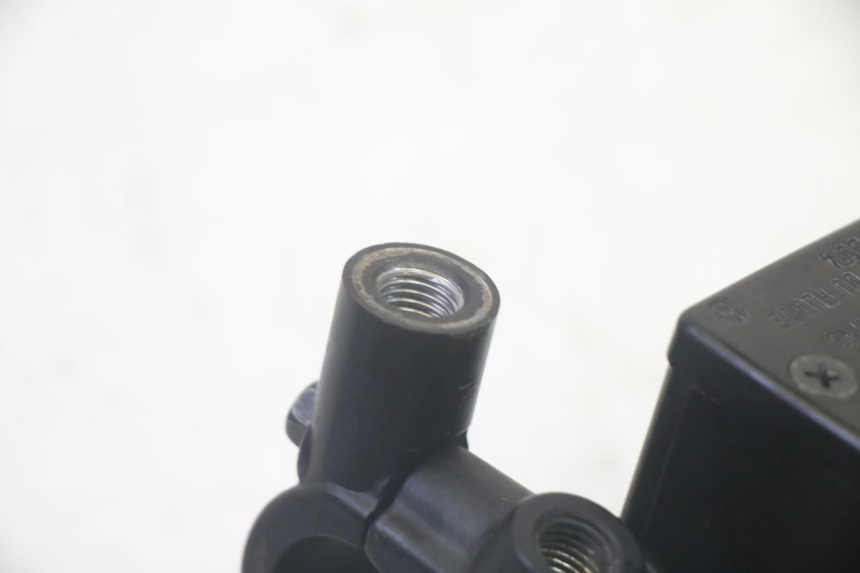 photo de POMPA HAMULCOWA PRZEDNIA SUZUKI BURGMAN 125 (2007 - 2014) - Punkty mocowania