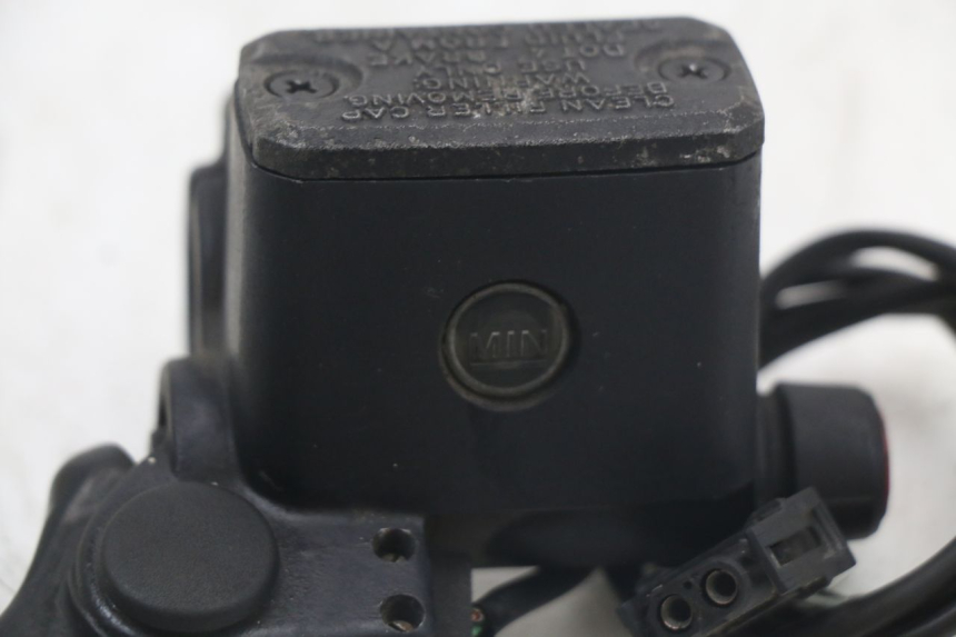 photo de POMPA HAMULCOWA PRZEDNIA BMW C1 125 (2000 - 2003) - Zbliżenie techniczne