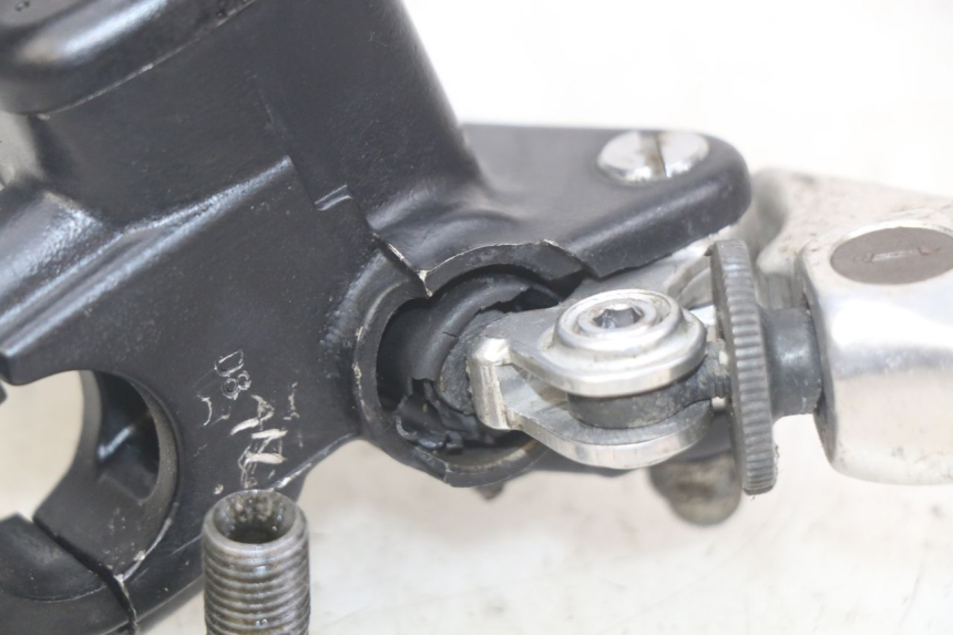 photo de POMPA HAMULCOWA PRZEDNIA HONDA CBR F SC25 1000 (1989 - 1992) - Inny kąt widzenia