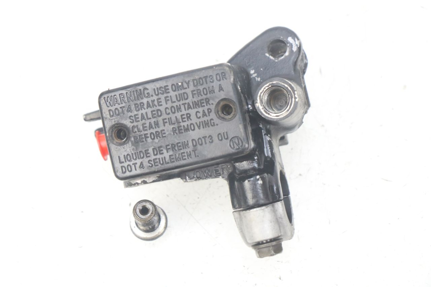 photo de POMPA HAMULCOWA PRZEDNIA HONDA CBR R 125 (2003 - 2006) - Zbliżenie techniczne