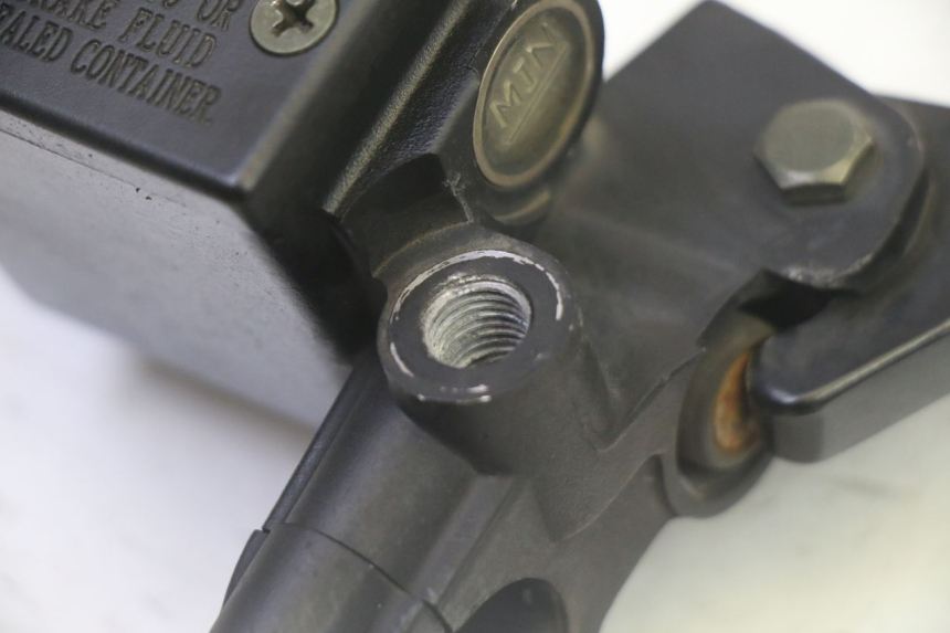 photo de POMPA HAMULCOWA PRZEDNIA PEUGEOT CITYSTAR 50 (2013 - 2017) - Inny kąt widzenia