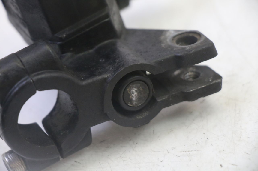 photo de POMPA HAMULCOWA PRZEDNIA SYM CROX 4T 50 (2016 - 2023) - Zbliżenie techniczne