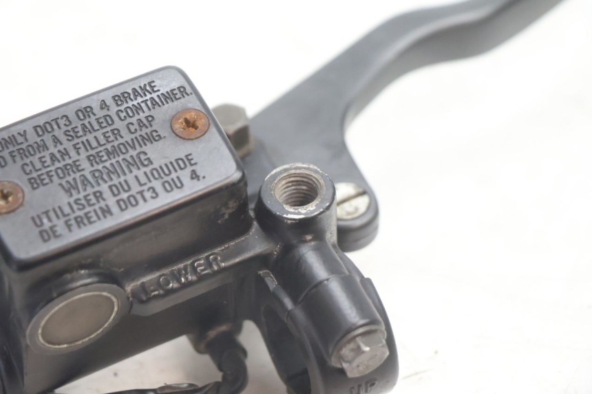photo de PRZEDNI CYLINDER GŁÓWNY SUZUKI DR S 600 (1985 - 1989) - Zoom stanu zużycia