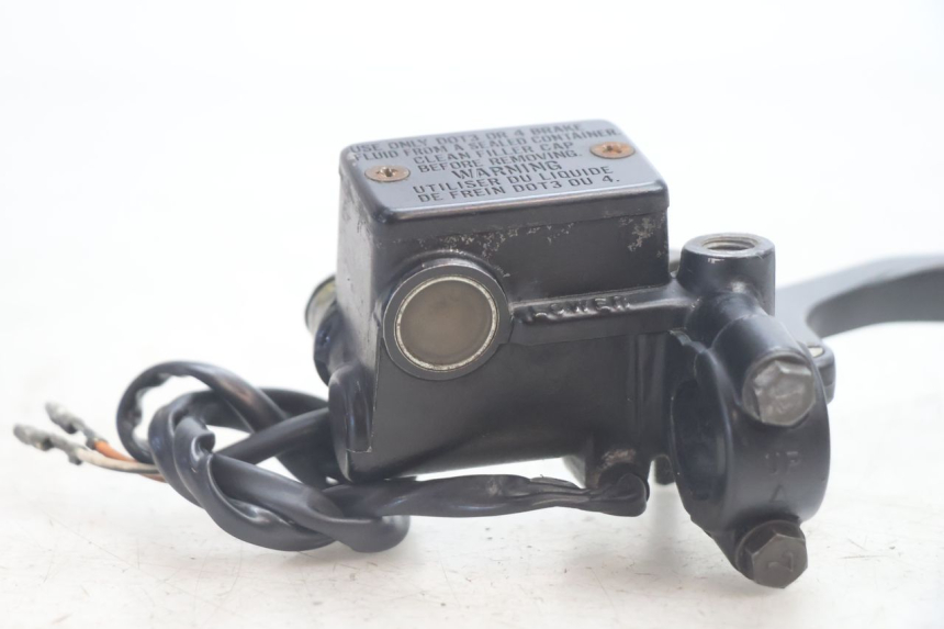 photo de PRZEDNI CYLINDER GŁÓWNY SUZUKI DR S 600 (1985 - 1989) - Inny kąt widzenia