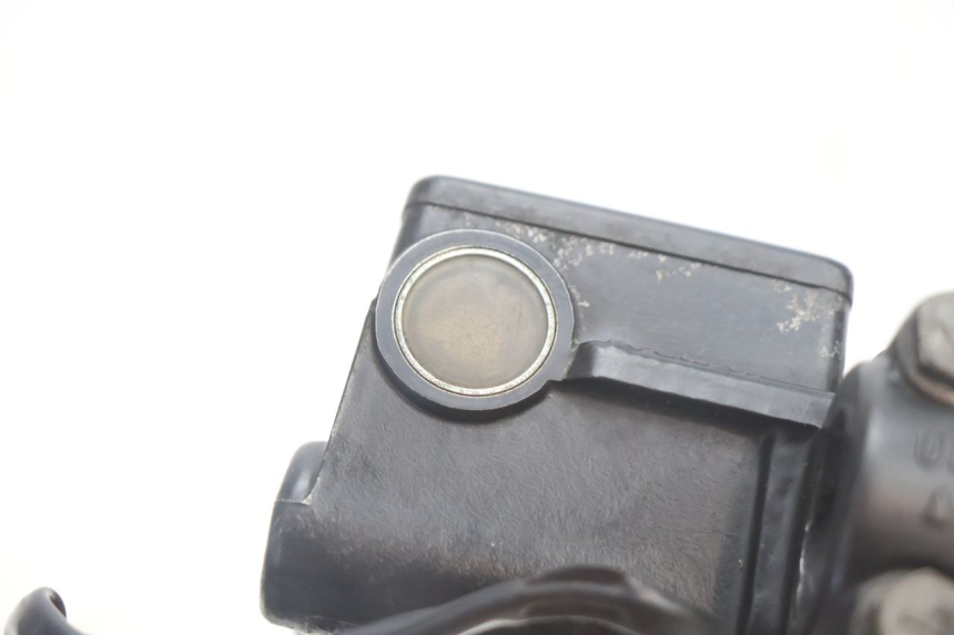 photo de PRZEDNI CYLINDER GŁÓWNY SUZUKI DR S 600 (1985 - 1989) - Zbliżenie techniczne