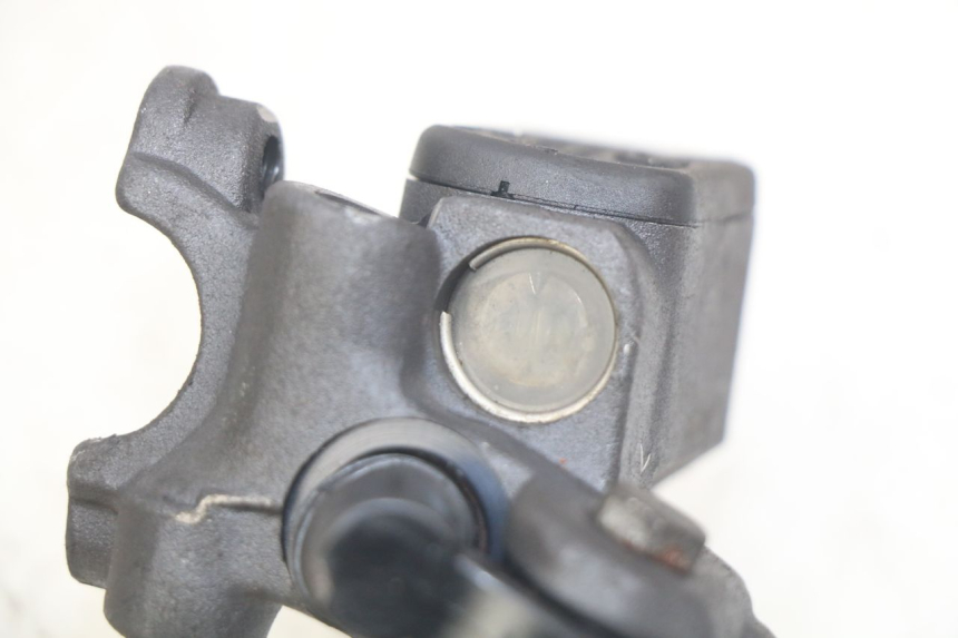 photo de POMPA HAMULCOWA PRZEDNIA PEUGEOT ELYSEO 125 (1999 - 2004) - Szczegół części