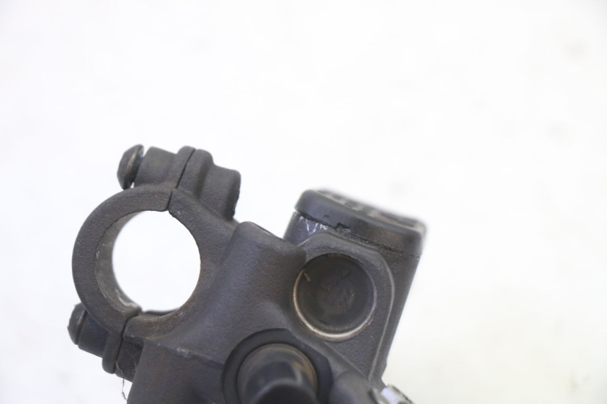 photo de POMPA HAMULCOWA PRZEDNIA PEUGEOT ELYSTAR 50 (2002 - 2014) - Zbliżenie techniczne