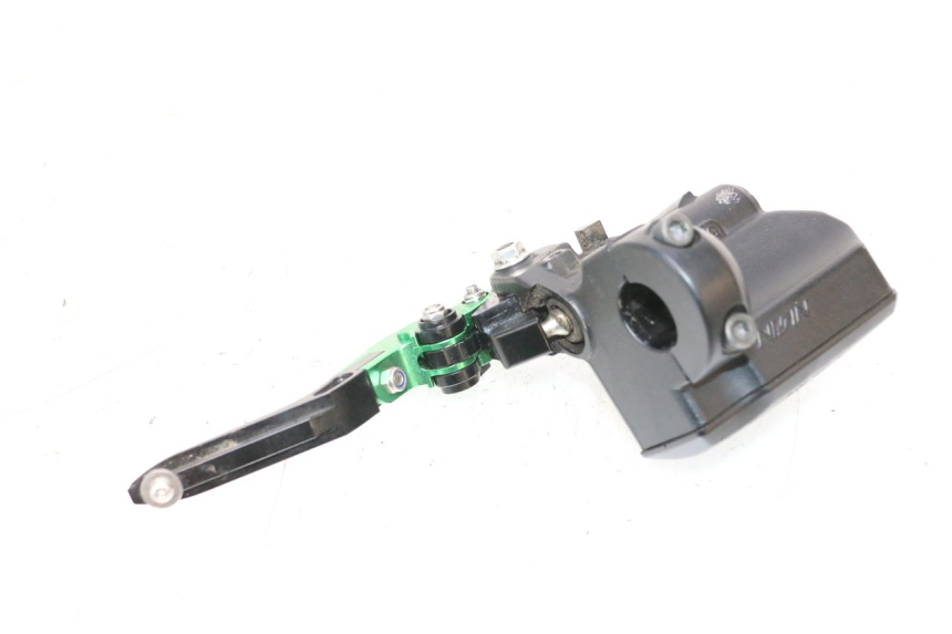 photo de PRZEDNI CYLINDER GŁÓWNY KAWASAKI ER-6 ER6 F ABS 650 (2012 - 2016) - Zbliżenie techniczne