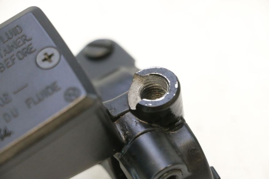photo de PRZEDNI CYLINDER GŁÓWNY KAWASAKI ER-6 ER6 N 650 (2005 - 2009) - Inny kąt widzenia