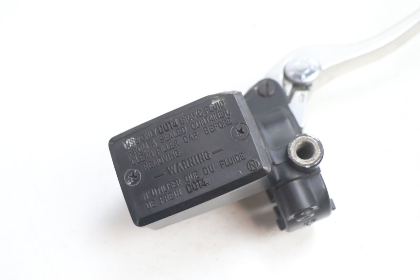 photo de PRZEDNI CYLINDER GŁÓWNY KAWASAKI ER-6 ER6 N 650 (2005 - 2009) - Szczegół części