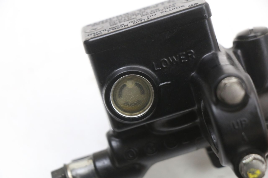 photo de POMPA HAMULCOWA PRZEDNIA HONDA FES S-WING SWING ABS 125 (2007 - 2015) - Widok ogólny