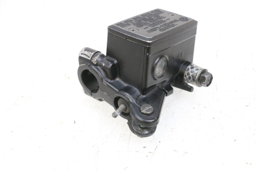 photo de POMPA HAMULCOWA PRZEDNIA YAMAHA FJR ABS 1300 (2006 - 2012) - Zbliżenie techniczne