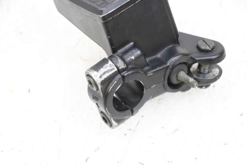 photo de POMPA HAMULCOWA PRZEDNIA YAMAHA FJR ABS 1300 (2006 - 2012) - Punkty mocowania